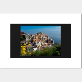 View on the cliff town of Manarola, one of the colorful Cinque Terre on the Italian west coast Posters and Art